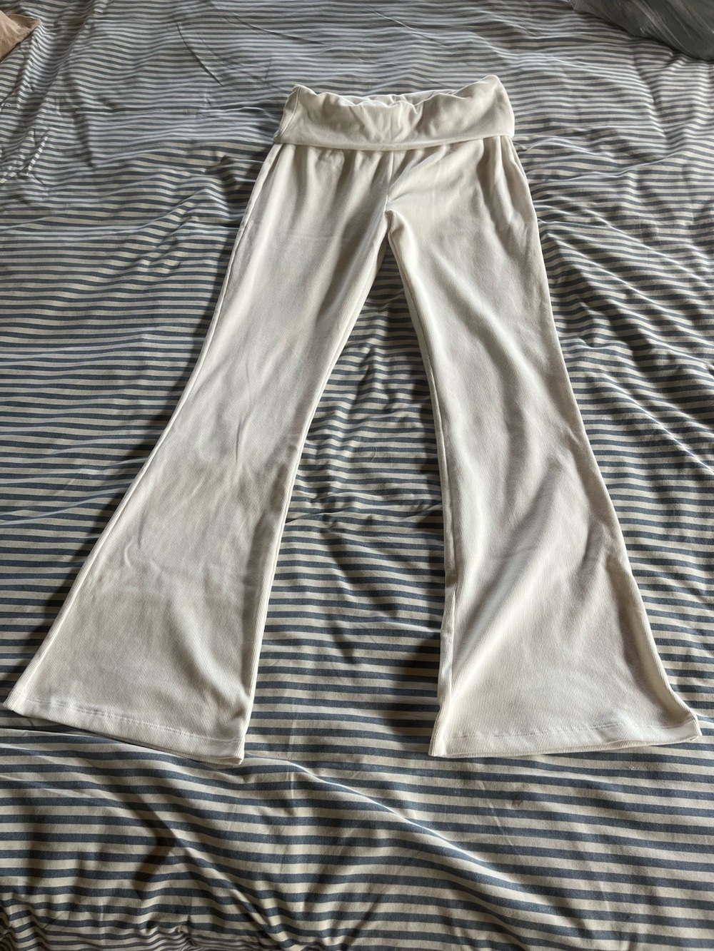 No Boundaries pull on long flare pants size L